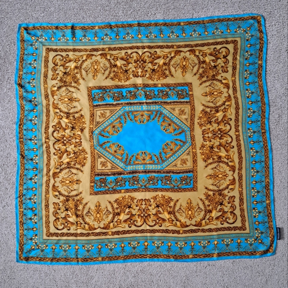 SAKS FIFTH AVENUE Scarf